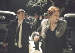 Eine Idealistin, die sich zunehmend in Widersprüche verstrickt: Grace (Bryce Dallas Howard) und ihr Gangstervater (Willem Dafoe) in Lars von Triers "Manderlay". Eine Idealistin, die sich zunehmend in Widersprüche verstrickt: Grace (Bryce Dallas Howard) und ihr Gangstervater (Willem Dafoe) in Lars von Triers "Manderlay".