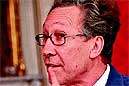 Foto: Regina Hendrich Artikelbild: Harald Siber
(55) ist Facharzt für Innere Medizin, ausgebildeter Homöopath, langjähriger Vorsitzender der Gesellschaft Anthroposophischer Ärzte Österreichs und Autor eines Lehrbuchs zu anthroposophischer Medizin. Er arbeitete zwölf Jahre als Schularzt an der Rudolf-Steiner-Schule in Pötzleinsdorf. Seit 1983 ist er stationsführender Oberarzt im SMZ Sophienspital. Er ist verheiratet und hat fünf Kinder.
- Foto: Regina Hendrich