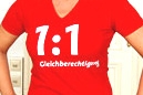 Foto: www.frauen.spoe.at Artikelbild: Die Shirts sind mit den Schriftzügen Aufschriften "Fußballversteherin", "Spielmacherin" und "1:1 Gleichberechtigung" zu haben. Weiß auf Rot, versteht sich. - Foto: www.frauen.spoe.at
