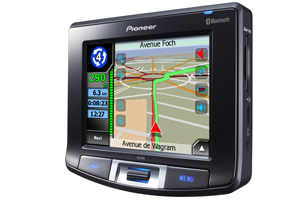 Gehören mittlerweile auch zur Unterhaltungselektronik: Navigationsgeräte mit MP3-Funktion (im Bild: mobiler Navi von Pioneer). Gehören mittlerweile auch zur Unterhaltungselektronik: Navigationsgeräte mit MP3-Funktion (im Bild: mobiler Navi von Pioneer).