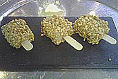 Ich und mein Magnum, hier Massimo Botturas Interpretation: Gänseleber am Stiel im Hangar 7.
Ikarus im Hangar 7
Roland Trettl kocht Massimo Bottura, noch bis Ende April
Wilhelm-Spazier-Str. 7A
Salzburg
+43/662/2197
Zweimal drei Gänge, zwei Gläser Wein, Wasser: 180 Euro. Das Neungängemenü steht mit 125 Euro in der Karte. Ich und mein Magnum, hier Massimo Botturas Interpretation: Gänseleber am Stiel im Hangar 7.
Ikarus im Hangar 7
Roland Trettl kocht Massimo Bottura, noch bis Ende April
Wilhelm-Spazier-Str. 7A
Salzburg
+43/662/2197
Zweimal drei Gänge, zwei Gläser Wein, Wasser: 180 Euro. Das Neungängemenü steht mit 125 Euro in der Karte.