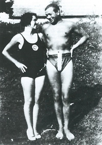 Schwimmerin Idy Kohn und Wasserballer Friedrich Kantor, später als Torberg bekannt. Artikelbild