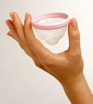 "Instead": Die weiche Variante der Cups ist nicht wiederverwendbar und kostet auch deutlich mehr als Tampon oder Binde. "Instead": Die weiche Variante der Cups ist nicht wiederverwendbar und kostet auch deutlich mehr als Tampon oder Binde.