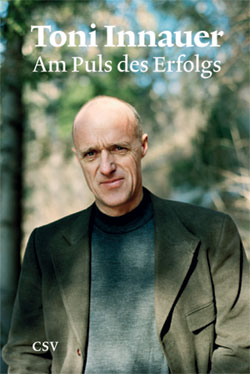 Am Puls des Erfolgs
Toni Innauer304 Seiten, davon 36 Seiten Abbildungen Verlag: CSV, www.csv.at Sprache: Deutsch ISBN-10: 3950286802 ISBN-13: 978-3950286809 Erscheinungstermin: 15. März 2010 Preis: 24,95 Euro Am Puls des Erfolgs
Toni Innauer304 Seiten, davon 36 Seiten Abbildungen Verlag: CSV, www.csv.at Sprache: Deutsch ISBN-10: 3950286802 ISBN-13: 978-3950286809 Erscheinungstermin: 15. März 2010 Preis: 24,95 Euro