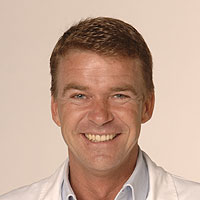 Tom Philipp ist Facharzt für Gynäkologie und Geburtshilfe und Autor zahlreicher Publikationen über das Thema der Ursache früher Schwangerschaftsverluste. Tom Philipp ist Facharzt für Gynäkologie und Geburtshilfe und Autor zahlreicher Publikationen über das Thema der Ursache früher Schwangerschaftsverluste.