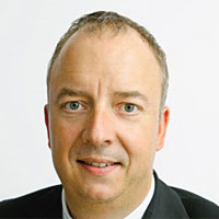 Michael Gnant (45) Professor ist für Chirurgie und Krebsforscher an der Medizinischen Universität Wien. Seit 2005 ist der Präsident der Krebsstudiengruppe ABCSG (Austrian Breast and Colorectal Cancer Study Group), in deren Rahmen Dutzende Studien zu neuen Krebsmedikamenten durchgeführt werden. Michael Gnant (45) Professor ist für Chirurgie und Krebsforscher an der Medizinischen Universität Wien. Seit 2005 ist der Präsident der Krebsstudiengruppe ABCSG (Austrian Breast and Colorectal Cancer Study Group), in deren Rahmen Dutzende Studien zu neuen Krebsmedikamenten durchgeführt werden.