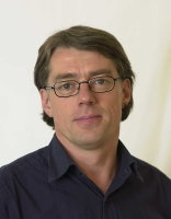 Manfred Krenn: "Wenn man die staatlichen Abläufe unter Effizienzkriterien durchorganisiert wie in einem privaten Unternehmen, fallen genau die gleichen Leute raus wie in der Privatwirtschaft." Manfred Krenn: "Wenn man die staatlichen Abläufe unter Effizienzkriterien durchorganisiert wie in einem privaten Unternehmen, fallen genau die gleichen Leute raus wie in der Privatwirtschaft."