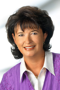 Irene Kührer ist Fachärztin für Innere Medizin, Hämatologie und 
Onkologie und Oberärztin an der Wiener Universitätsklinik für Chirurgie.
 
