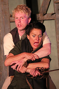 Michael Benz als Hamlet im Gastspiel des Globe Theatre London.