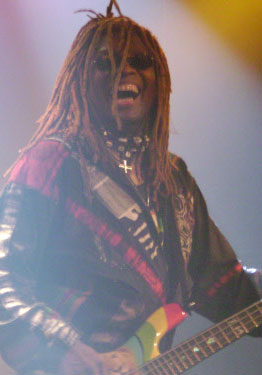Bassist T. M. Stevens erinnert gemeinsam mit Ronny Drayton und Keith
LeBlanc an Jimi Hendrix. Bassist T. M. Stevens erinnert gemeinsam mit Ronny Drayton und Keith
LeBlanc an Jimi Hendrix. 