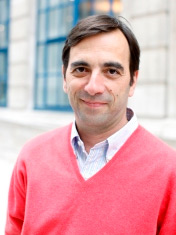 Zur Person: Der gebürtige Grieche Spyros Economides (48) ist stellvertretender Direktor des Hellenic Observatory, einem Forschungszentrum für griechische Politik an der London School of Economics.