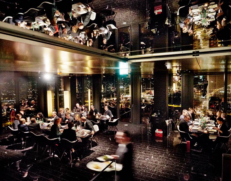 Restaurant 57 im DC Tower Blick zurück von oben Lokale im 21. und 22. Bezirk derStandard.at