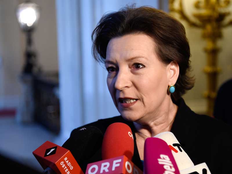 Heinisch-Hosek begrüßt Initiative zu Verbot sexistischer Werbung - derStandard.at