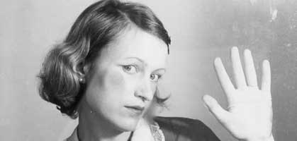 Foto: Birgit Jürgenssen/ Ich moechte hier raus_1976 © Nachlass Birgit Jürgenssen / VBK, Wien 2009 Sammlung Verbund, Wien