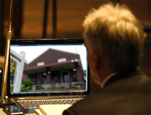 Montage: derStandard.at