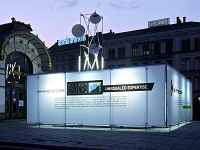 Foto: Public Netbase Artikelbild: "Eyes in the skies - democracy in the streets"noch bis Do., 27. Mai täglich zwischen 13 und 21 Uhram Karlsplatz, Wien, Nähe Otto-Wagner-Pavillon - Foto: Public Netbase