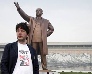 Zur PersonArtemy Lebedev (31) ist Designer und leidenschaftlicher Weltreisender. Er betreibt die Webseiten Art. Lebedev Studio und Tema.com, in deren Reisesektion sich die Bilder seines Nordkorea-Besuchs befinden. Eine englische Zusammenfassung seines Reiseberichts finden Sie hier. Zur PersonArtemy Lebedev (31) ist Designer und leidenschaftlicher Weltreisender. Er betreibt die Webseiten Art. Lebedev Studio und Tema.com, in deren Reisesektion sich die Bilder seines Nordkorea-Besuchs befinden. Eine englische Zusammenfassung seines Reiseberichts finden Sie hier.
