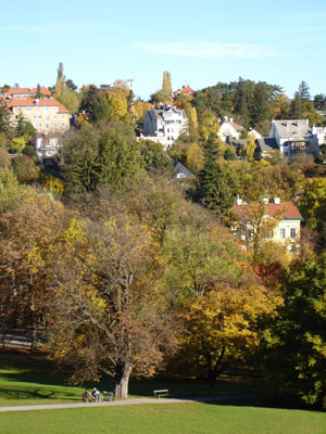 Ansicht vom Pötzleinsdorfer Schlosspark. Ansicht vom Pötzleinsdorfer Schlosspark.