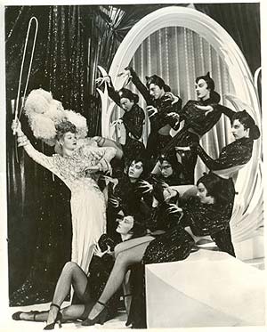 Burleske Ausstattungsrevue aus den 40er-Jahren: Lucille Ball zähmt Kätzchen in "Ziegfeld Follies" von Vincente Minnelli.
Burleske Ausstattungsrevue aus den 40er-Jahren: Lucille Ball zähmt Kätzchen in "Ziegfeld Follies" von Vincente Minnelli.