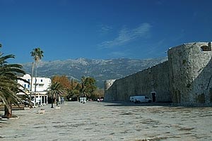Historische Gebäude prägen die Altstadt von Budva. Historische Gebäude prägen die Altstadt von Budva.