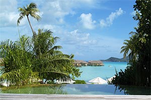 Der Blick auf die Lagune. Der Schriftsteller James Michener nannte Bora Bora die schönsten Insel der Welt. Der Blick auf die Lagune. Der Schriftsteller James Michener nannte Bora Bora die schönsten Insel der Welt.
