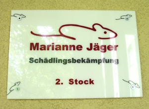 Klares Erkennungszeichen: Das Logo für ihren Betrieb hat die Schädlingsbekämpfungsmeisterin selbst entworfen.