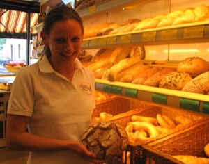 Für Catherine Schrott persönlich geht nichts über "ein würziges, saftiges Brot mit Butter und ein Glas Milch." Für Catherine Schrott persönlich geht nichts über "ein würziges, saftiges Brot mit Butter und ein Glas Milch."