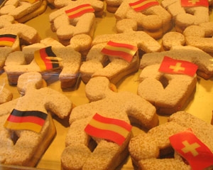 "Die Lehrzeit war mit die schönste Zeit meines Lebens", sagt die Bäckermeisterin heute. Mittlerweile sei Bäckerin und Bäckermeisterin zu sein keine Seltenheit mehr: "Als ich mit dem Beruf begonnen habe, war ich das einzige Lehrmädel in Wien." "Die Lehrzeit war mit die schönste Zeit meines Lebens", sagt die Bäckermeisterin heute. Mittlerweile sei Bäckerin und Bäckermeisterin zu sein keine Seltenheit mehr: "Als ich mit dem Beruf begonnen habe, war ich das einzige Lehrmädel in Wien."