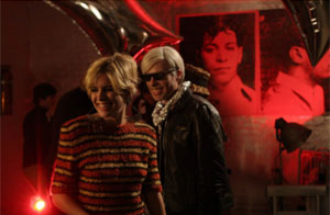 Sienna Miller und Guy Pearce geben Edie und Andy in George Hickenloopers "Factory Girl" .