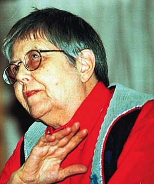 Artikelbild: Mary Daly wurde am 16. Oktober 1928 in Schenectady/New York geboren.