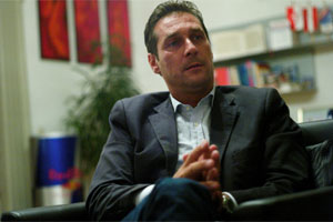 Strache über sein letztes Gespräch mit Jörg Haider: "Wir hatten eine menschliche Aussprache, die in meinen Augen auch Schicksal war." Strache über sein letztes Gespräch mit Jörg Haider: "Wir hatten eine menschliche Aussprache, die in meinen Augen auch Schicksal war."