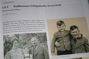 Erwin Pröll als kleiner Bub mit seinem älteren Buder Sepp, dem Vater des Landwirtschaftsministers.