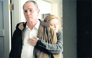 Sprachlose Trauer: Tommy Lee Jones und Susan Sarandon als Eltern in "Im Tal von Elah". Sprachlose Trauer: Tommy Lee Jones und Susan Sarandon als Eltern in "Im Tal von Elah".