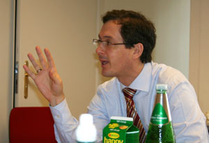 Richard Kühnel, Leiter der Vertretung der EU-Kommission in Österreich, zu Gast beim Medienworkshop. Richard Kühnel, Leiter der Vertretung der EU-Kommission in Österreich, zu Gast beim Medienworkshop.