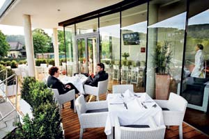 Ein Tennisclub, in dem Fisch von außergewöhnlicher Qualität serviert wird - das gibt es jetzt in Hütteldorf. Ein Tennisclub, in dem Fisch von außergewöhnlicher Qualität serviert wird - das gibt es jetzt in Hütteldorf.