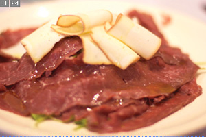 Der Vergleich macht sicher: Hauptspeise, praktisch nur Fleisch, Roastbeef auf Rucola. Sehr, sehr super. Der Vergleich macht sicher: Hauptspeise, praktisch nur Fleisch, Roastbeef auf Rucola. Sehr, sehr super.