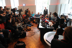 Foto: CORN Artikelbild: Großes Medieninteresse bei der Pressekonferenz. - Foto: CORN