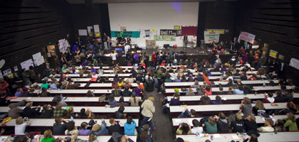 Der größte Hörsaal der Uni Wien, noch immer der zentrale Ort der Proteste. Andere Uni-Städte folgen. Der größte Hörsaal der Uni Wien, noch immer der zentrale Ort der Proteste. Andere Uni-Städte folgen.