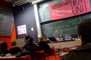 An der Uni Graz haben sich ungefähr 70 Studierende zum Protest versammelt. An der Uni Graz haben sich ungefähr 70 Studierende zum Protest versammelt.