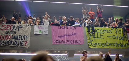 Schon vor Tagen haben sie die Regierung aufgefordert, zu handeln. Langsam aber doch reagiert die österreichische Regierung auf die Proteste.