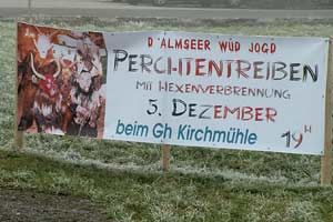 Foto: Renate Luthwig Artikelbild: Mit solchen Plakaten warben die Veranstalter für ihr Perchtentreiben im Almtal. - Foto: Renate Luthwig