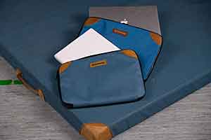 Klassisch: die blaue Turnmatte: aus ihr entstehen schicke Taschen. Artikelbild
