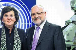 Helga Rabl-Stadler hat Grund zur Freude: Der türkische Großindustrielle und Kunstfreund Ahmed Kocabiyik wird ab 2011 drei Jahre lang die Salzburger Festspiele sponsern. Helga Rabl-Stadler hat Grund zur Freude: Der türkische Großindustrielle und Kunstfreund Ahmed Kocabiyik wird ab 2011 drei Jahre lang die Salzburger Festspiele sponsern.