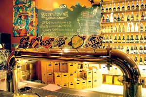 Zum vorzüglichen Essen wird - für Italien einzigartig - ausschließlich Bier gereicht. Zum vorzüglichen Essen wird - für Italien einzigartig - ausschließlich Bier gereicht.