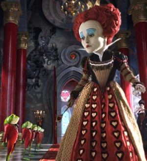 Spaßfaktor in einem einfallslosen Film: Helena Bonham-Carter als rote Königin des "Unterlands" Spaßfaktor in einem einfallslosen Film: Helena Bonham-Carter als rote Königin des "Unterlands"