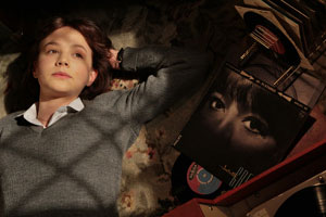 Kleine Fluchten im Kopf, begleitet von der dunklen StimmeJuliette Grécos: Carey Mulligan als Jenny. Kleine Fluchten im Kopf, begleitet von der dunklen StimmeJuliette Grécos: Carey Mulligan als Jenny.