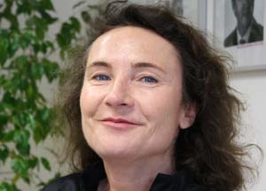 Dr. Kalmar: "Aus meiner Sicht ist eine Frau per se nicht die bessere Gynäkologin.
Ich glaube, dass es grundsätzlich egal ist, ob Mann oder Frau.
Wenn die Chemie passt, dann sollte das
Geschlecht des Arztes/der Ärztin keine Rolle spielen." Dr. Kalmar: "Aus meiner Sicht ist eine Frau per se nicht die bessere Gynäkologin.
Ich glaube, dass es grundsätzlich egal ist, ob Mann oder Frau.
Wenn die Chemie passt, dann sollte das
Geschlecht des Arztes/der Ärztin keine Rolle spielen."