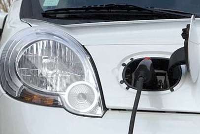 Die Elektrizität ist nicht mehr zu bremsen, die Hybridisierung längst im Gang, aber der Verbrennungsmotor wird noch lange das Herzstück des Automobils bleiben.
