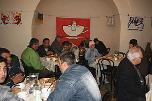 Hier treffen sich ehemalige Häftlinge und Obdachlose zu einem warmen Essen. Hier treffen sich ehemalige Häftlinge und Obdachlose zu einem warmen Essen.