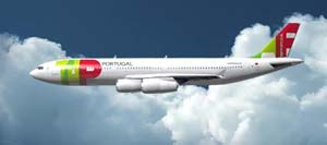 Flyniki (Air Berlin) bietet eine tägliche Direktverbindung von Wien Schwechat aus in die portugiesische Hauptstadt. Auch die Austrian/Lufthansa bietet Flüge nach Lissabon mehrmals täglich an. Jedoch braucht es hierfür einen Zwischenstopp und zumeist die Kooperation mit einem anderen Star-Alliance-Mitglied wie TAP Portugal. Was einen meist mehrstündigen Aufenthalt etwa in Frankfurt, Zürich, Mailand, München oder Brüssel mit sich zieht. Vom Flughafen Lissabons bringt der Aerobus die Reisenden um 3,50 Euro zum zentralen Praça do Comércio und gilt als 24-Stunden-Ticket. www.flyniki.com, www.austrian.com, www.tap.pt Flyniki (Air Berlin) bietet eine tägliche Direktverbindung von Wien Schwechat aus in die portugiesische Hauptstadt. Auch die Austrian/Lufthansa bietet Flüge nach Lissabon mehrmals täglich an. Jedoch braucht es hierfür einen Zwischenstopp und zumeist die Kooperation mit einem anderen Star-Alliance-Mitglied wie TAP Portugal. Was einen meist mehrstündigen Aufenthalt etwa in Frankfurt, Zürich, Mailand, München oder Brüssel mit sich zieht. Vom Flughafen Lissabons bringt der Aerobus die Reisenden um 3,50 Euro zum zentralen Praça do Comércio und gilt als 24-Stunden-Ticket. www.flyniki.com, www.austrian.com, www.tap.pt